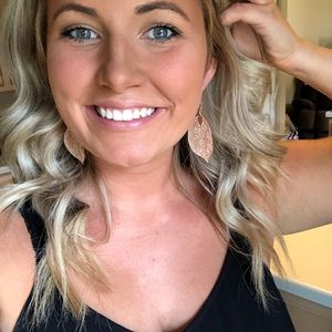 Meet your Posher, Dana